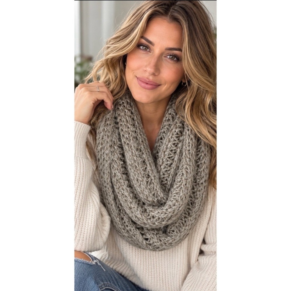 C.C Exclusives Infinity Scarf Womens One Size Gray beige Chunky Knit Cozy 6 ways